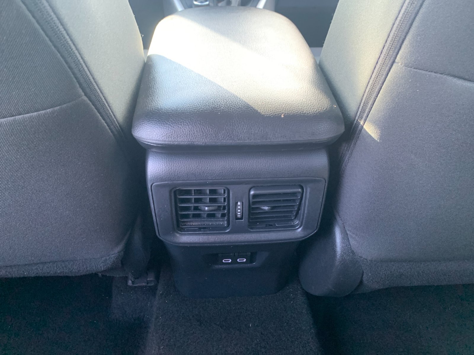 2025 Toyota RAV4 XLE - Photo 15