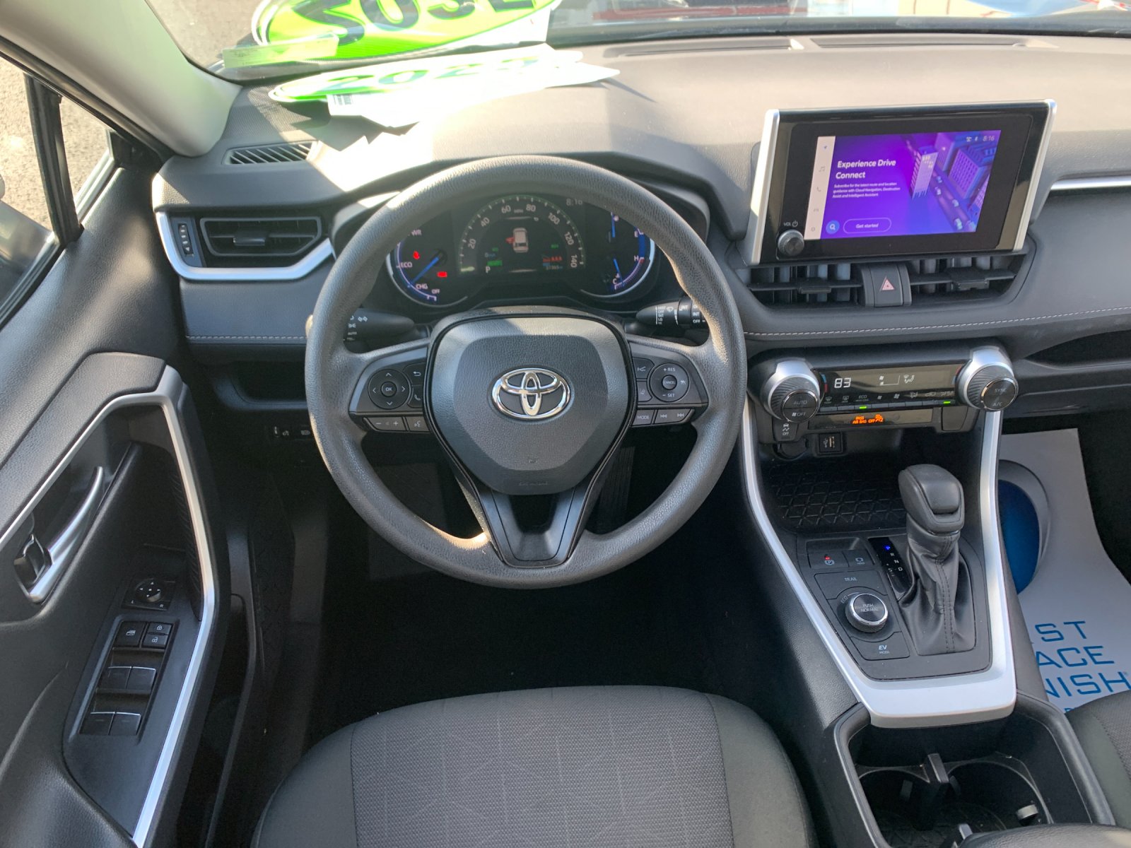 2025 Toyota RAV4 XLE - Photo 17