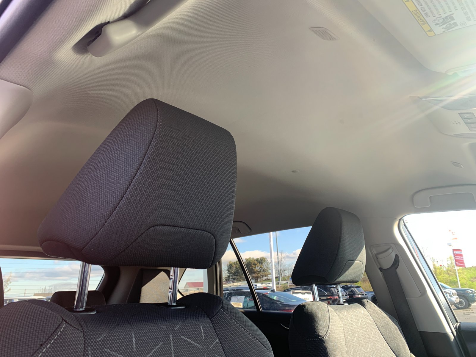 2025 Toyota RAV4 XLE - Photo 19