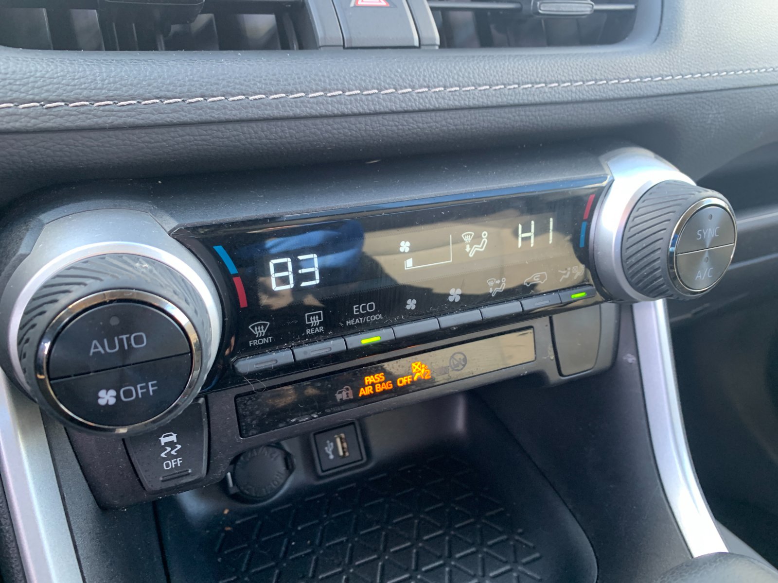 2025 Toyota RAV4 XLE - Photo 23