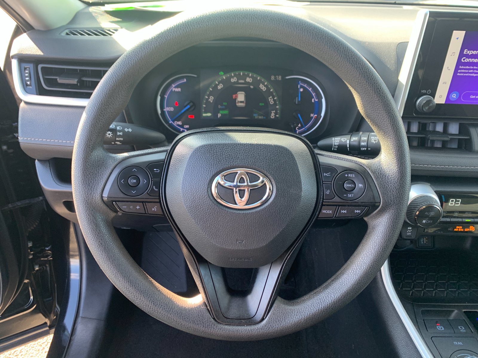 2025 Toyota RAV4 XLE - Photo 25