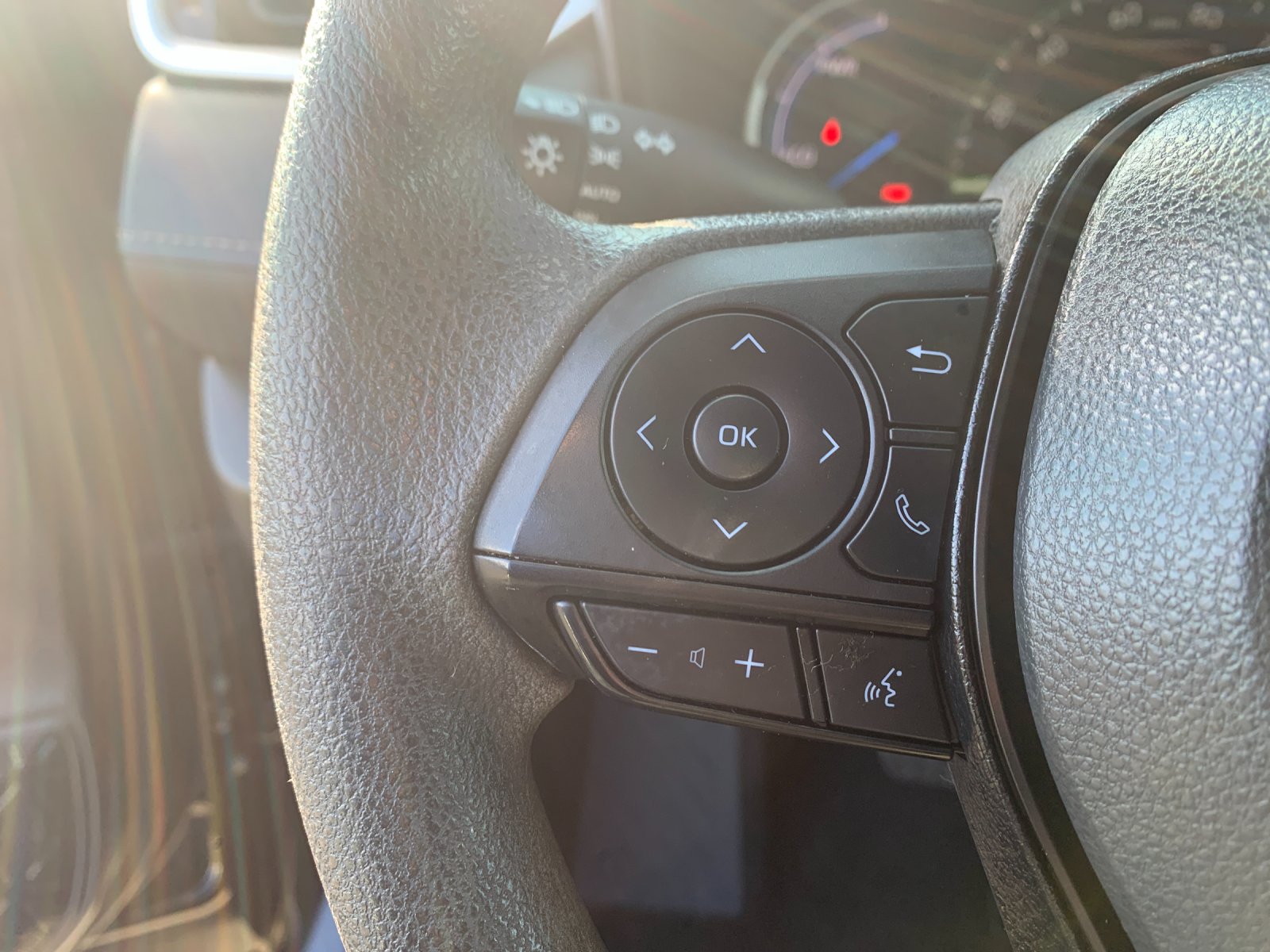 2025 Toyota RAV4 XLE - Photo 26