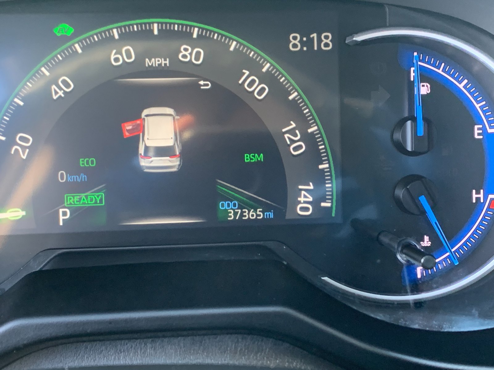 2025 Toyota RAV4 XLE - Photo 29