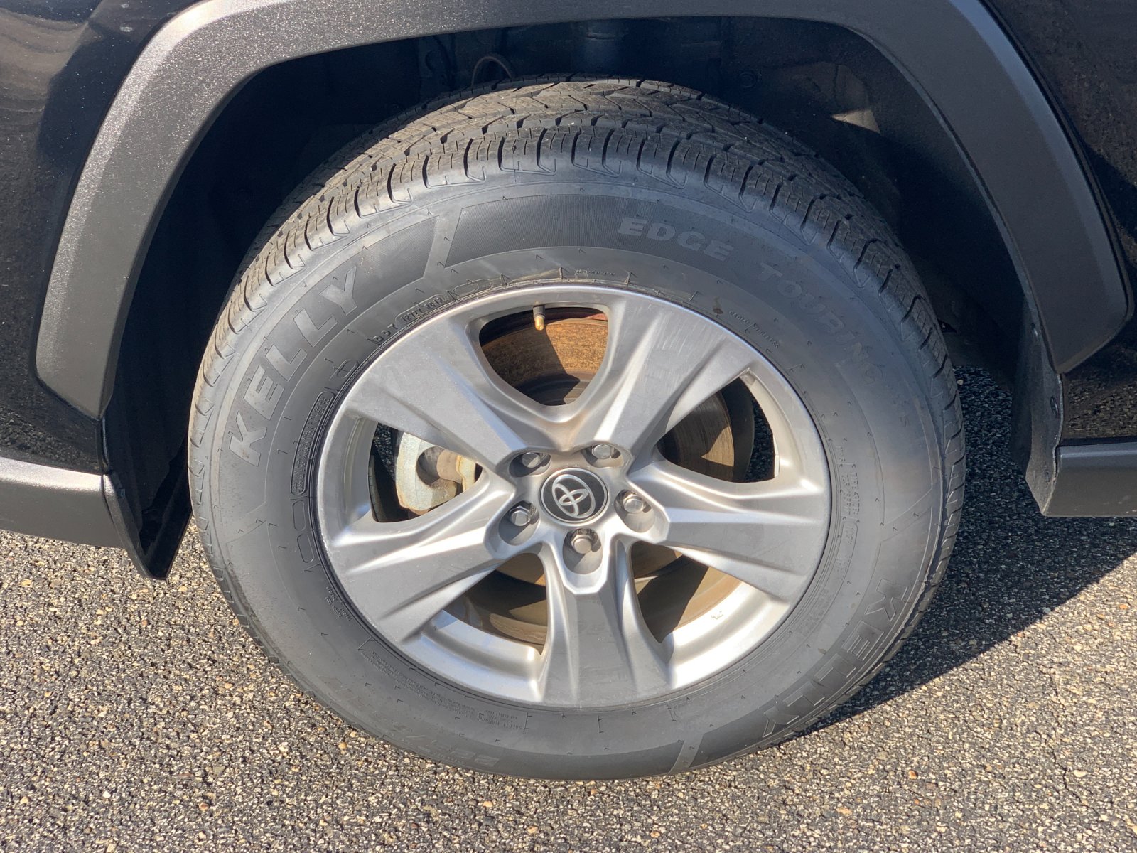 2025 Toyota RAV4 XLE - Photo 31