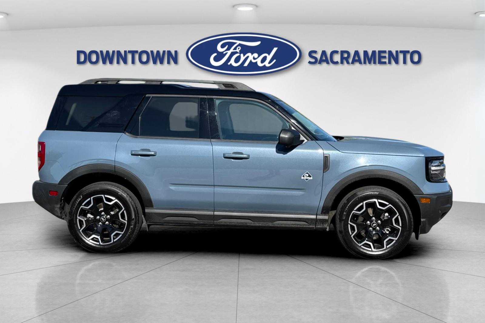 Used 2025 Azure Gray Metallic Ford Outer Banks image 10