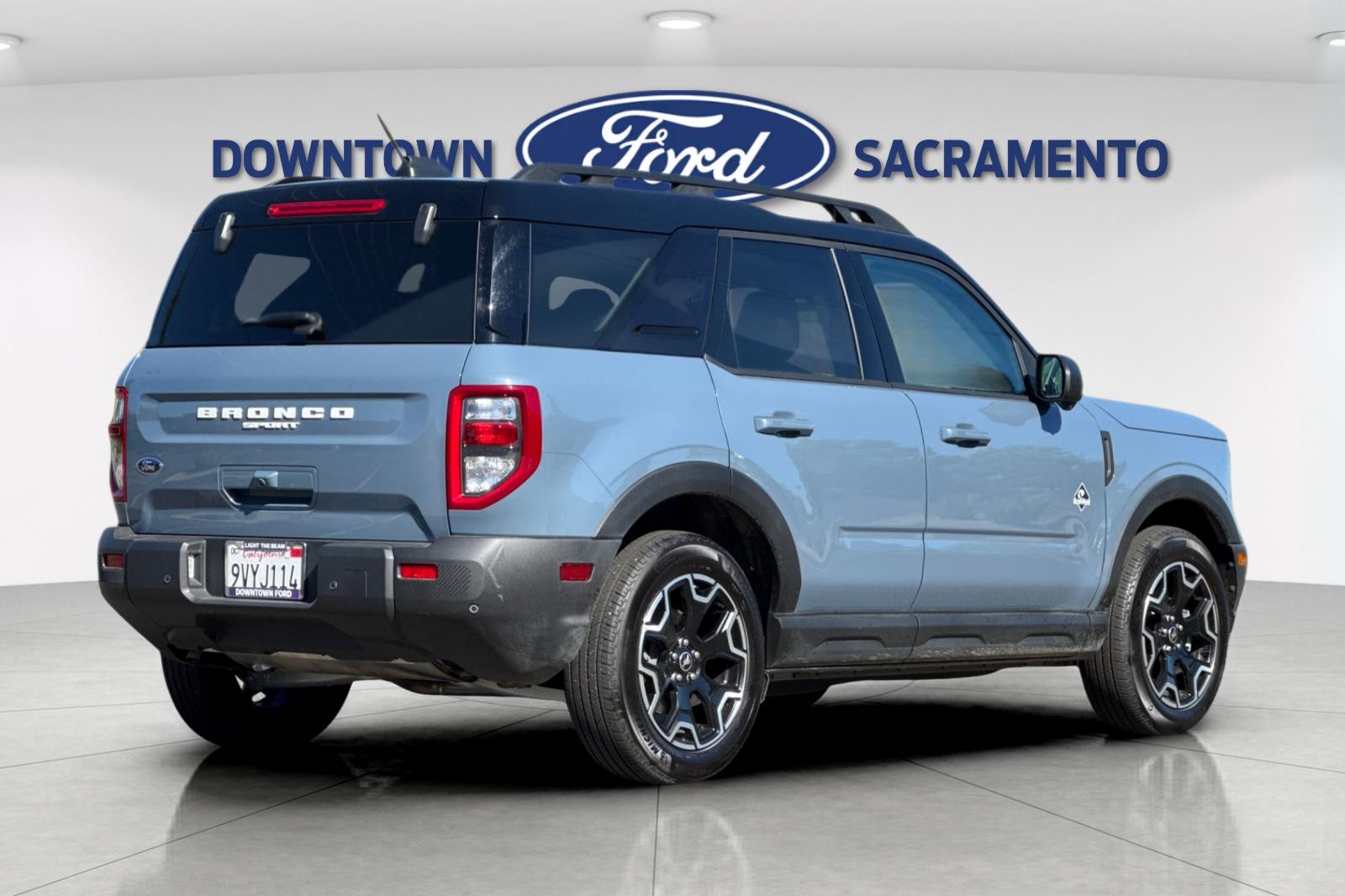 Used 2025 Azure Gray Metallic Ford Outer Banks image 3
