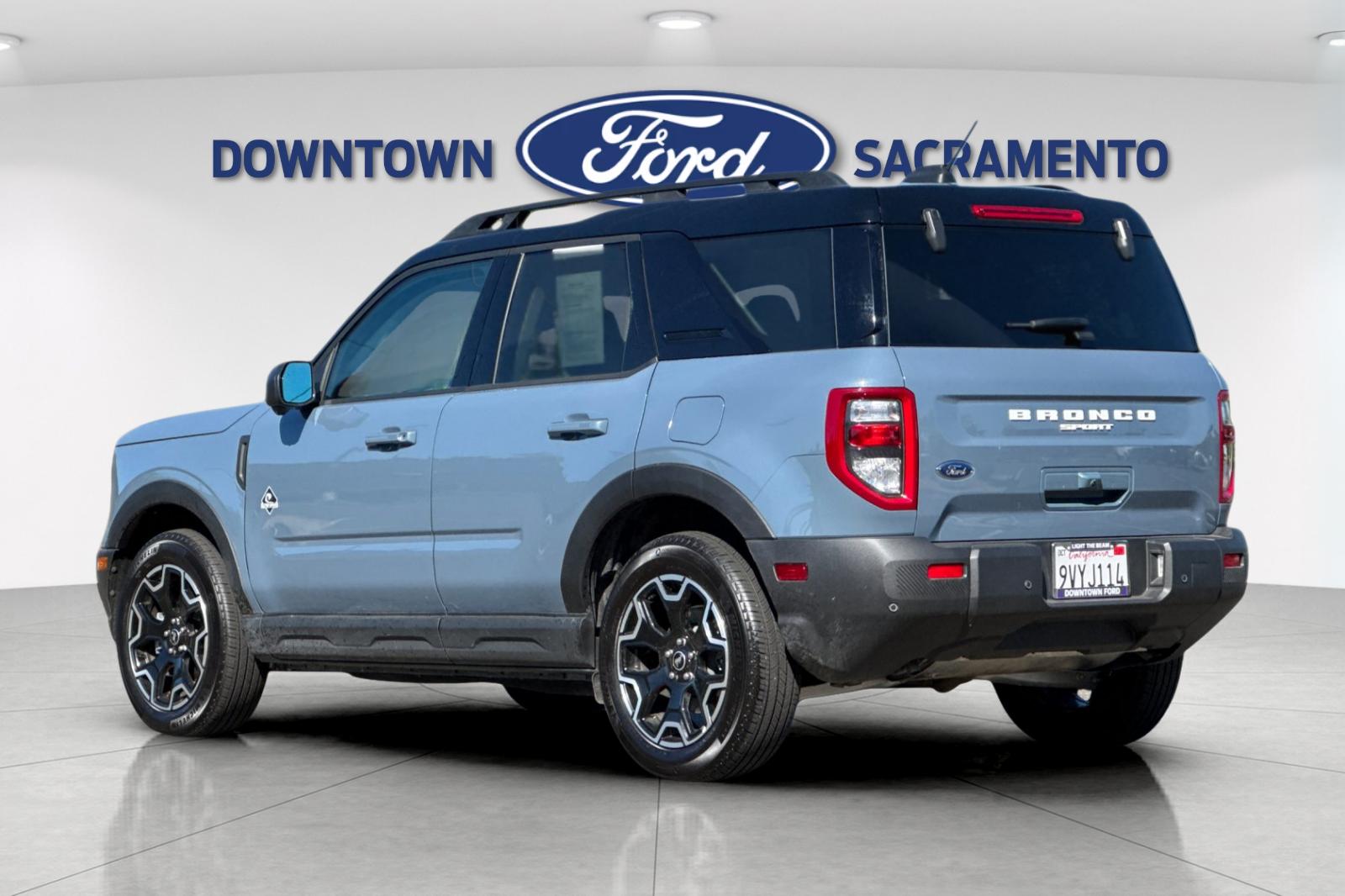 Used 2025 Azure Gray Metallic Ford Outer Banks image 8