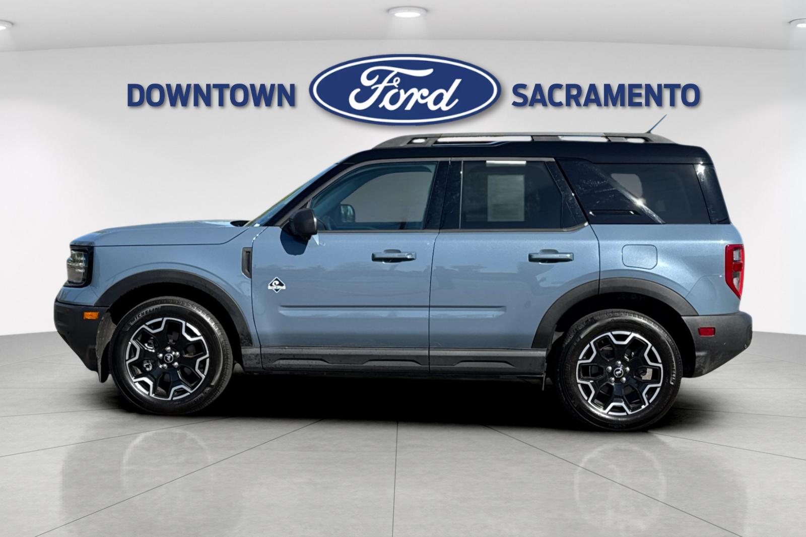Used 2025 Azure Gray Metallic Ford Outer Banks image 7