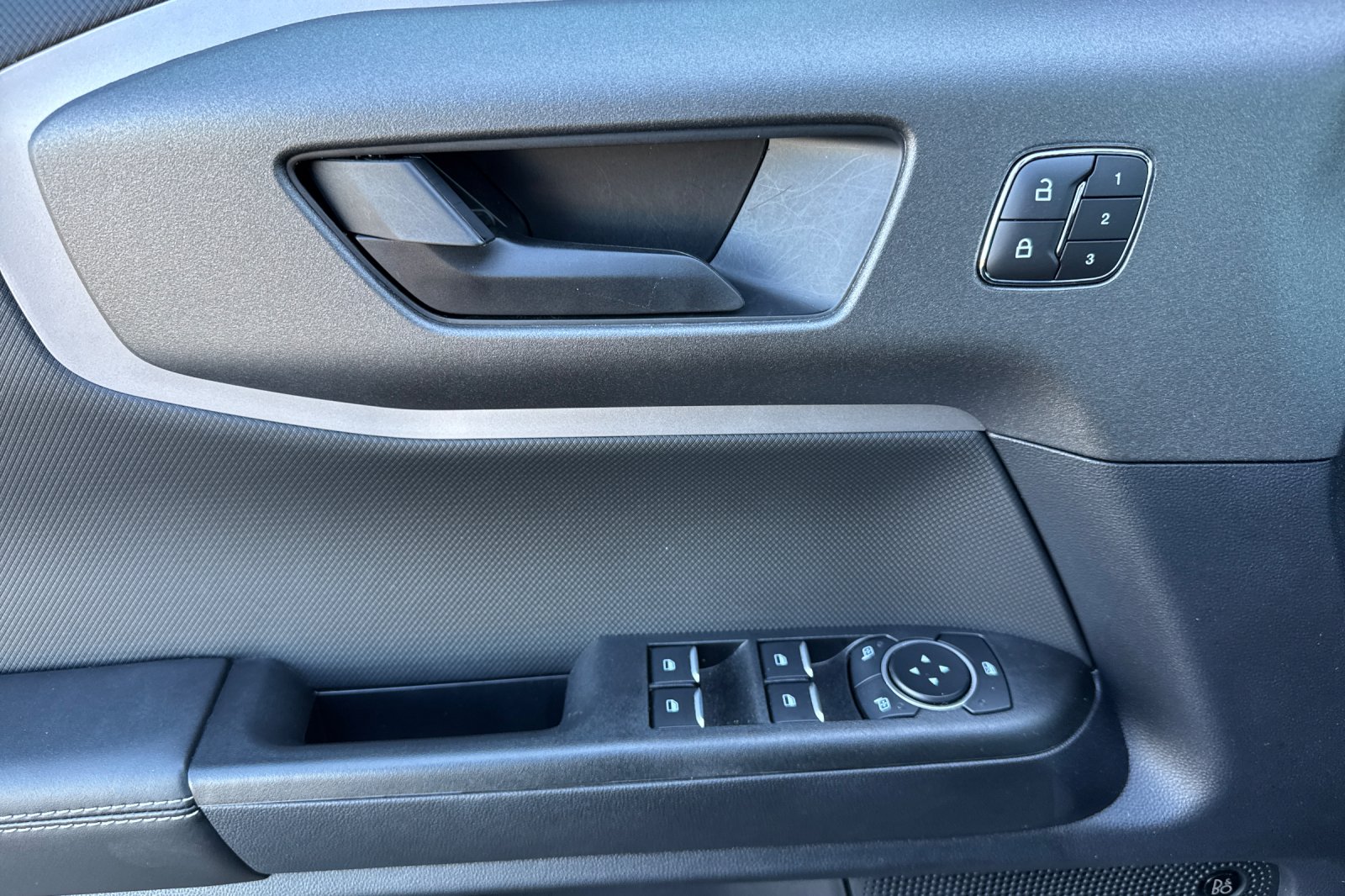 Used 2025 Azure Gray Metallic Ford Outer Banks image 16