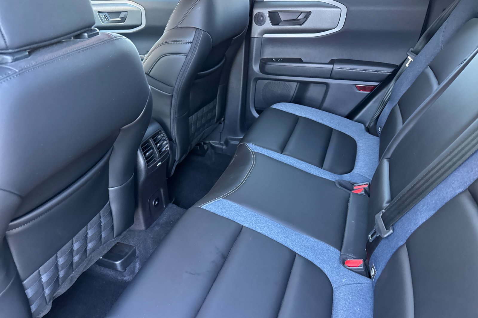 Used 2025 Azure Gray Metallic Ford Outer Banks image 6