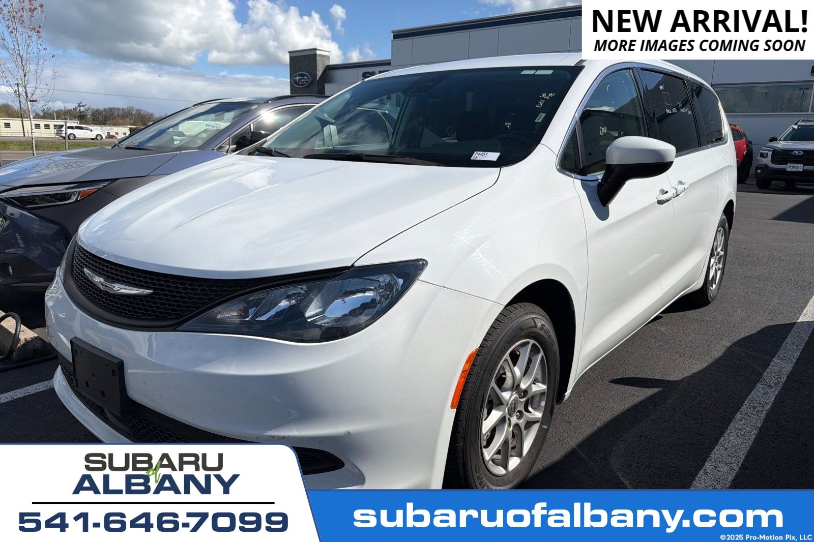 2023 Chrysler Voyager LX