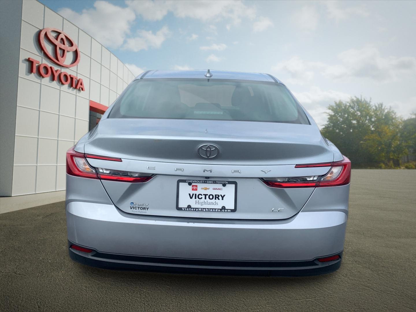 Used 2025 Silver Toyota LE image 4