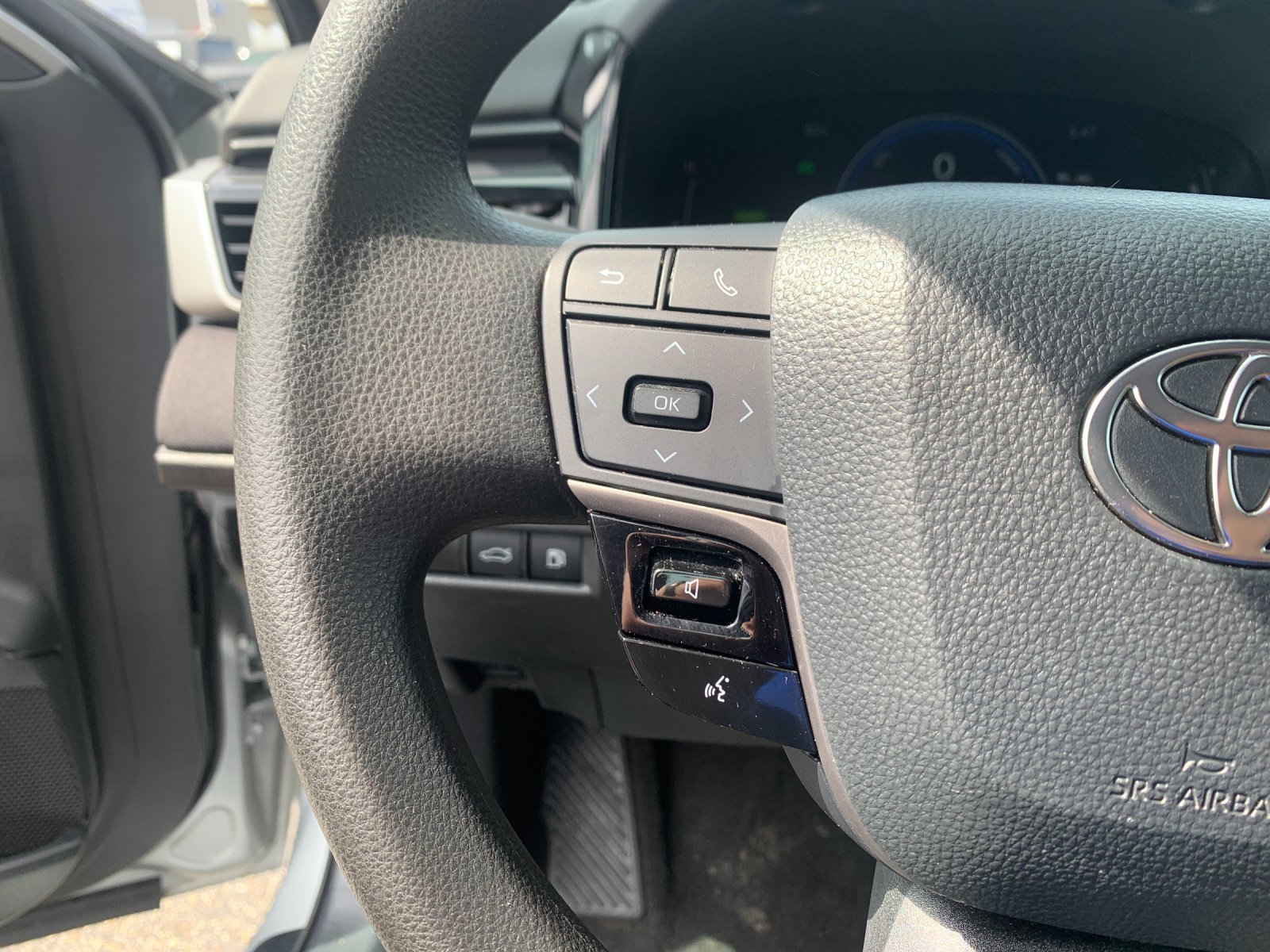 Used 2025 Silver Toyota LE image 27