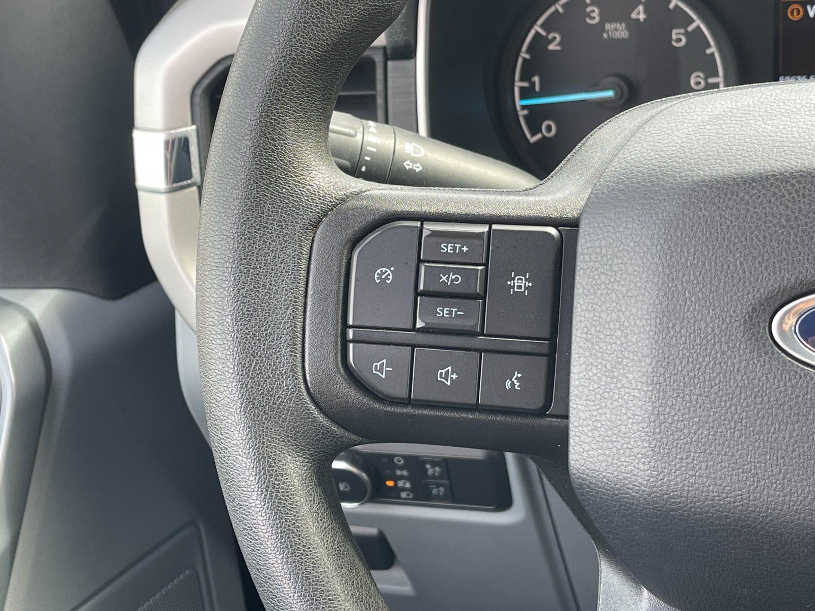 Used 2022 Gray Ford XLT image 25