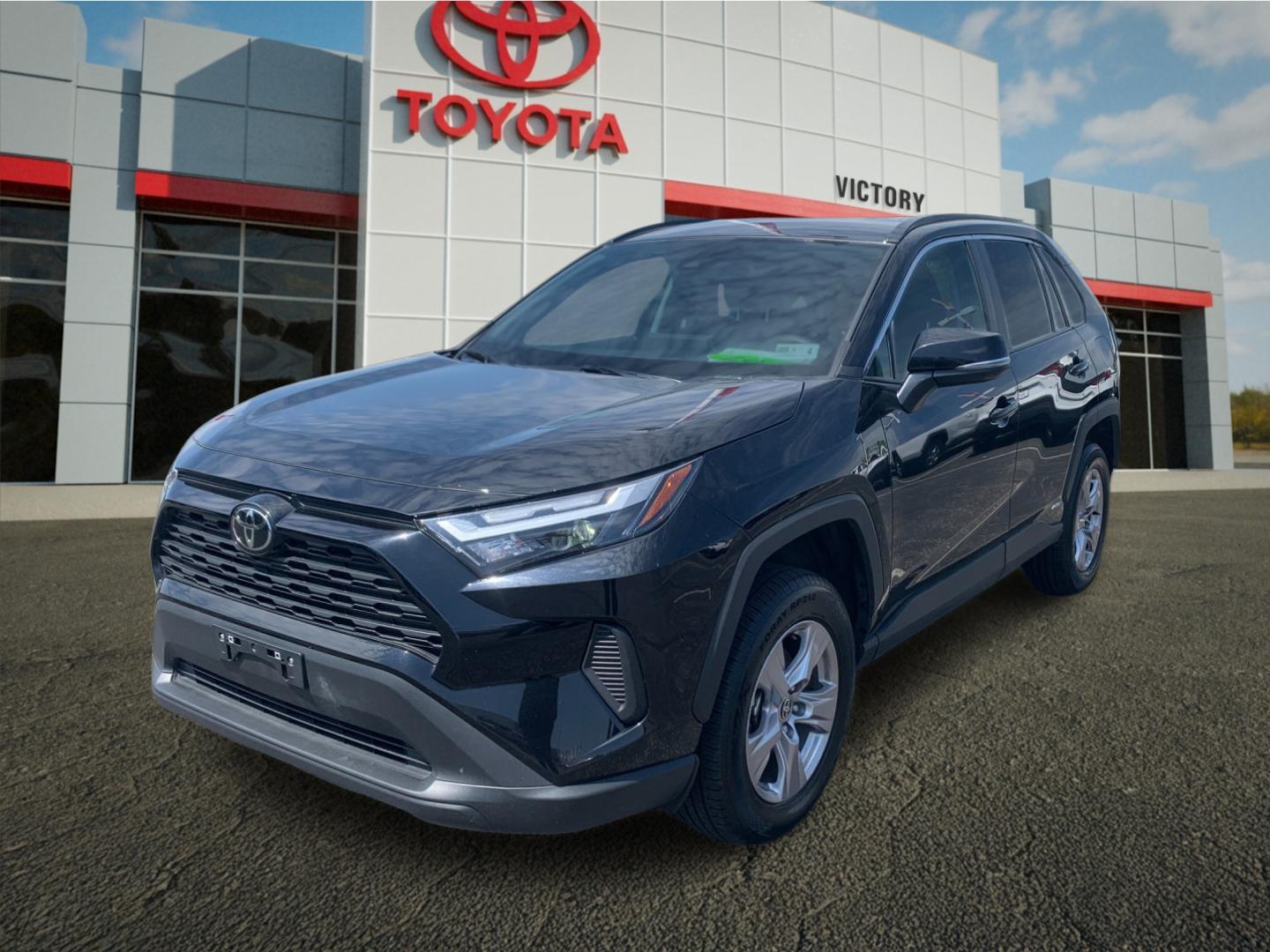 2025 Toyota RAV4 XLE - Photo 7