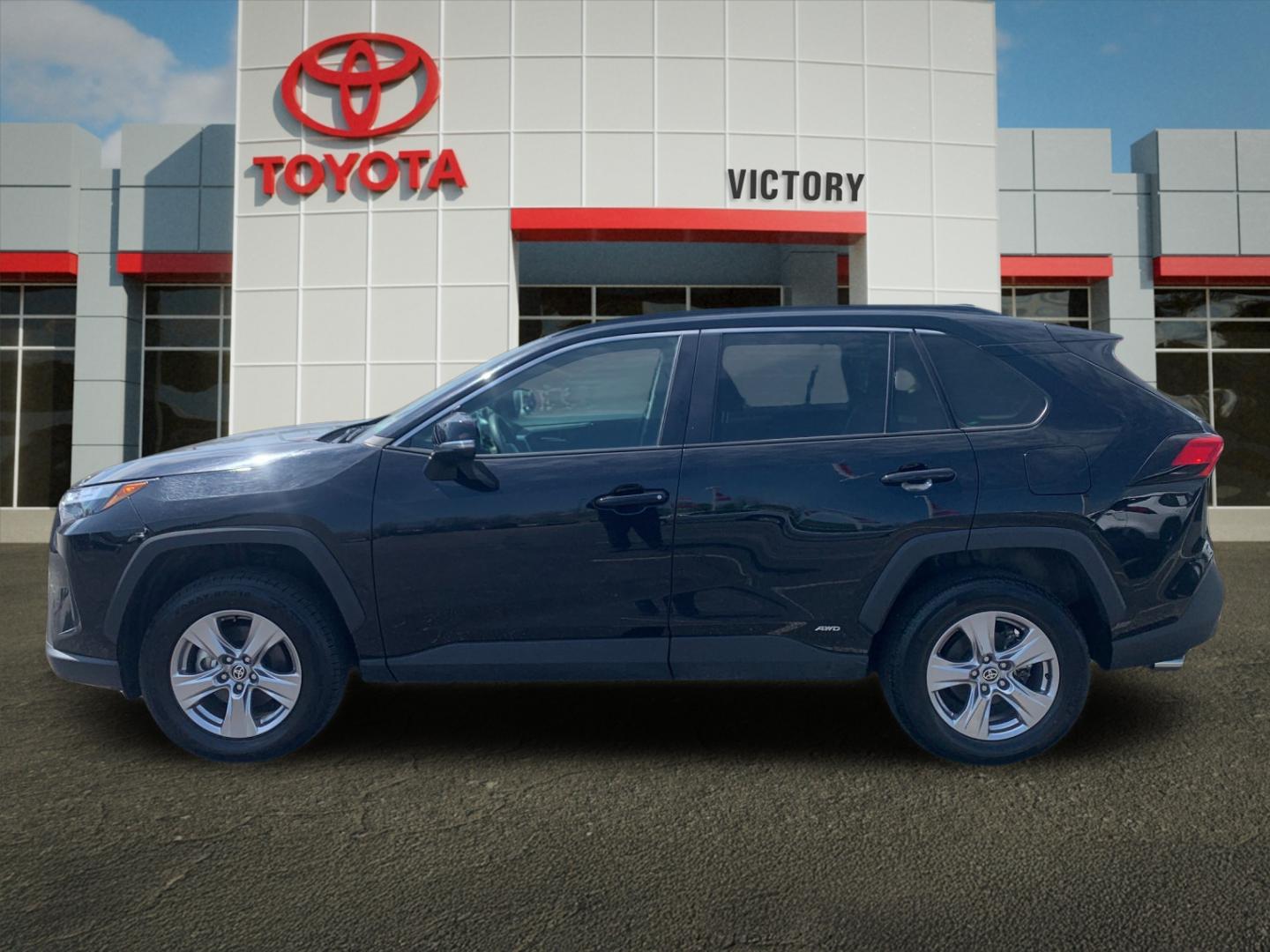2025 Toyota RAV4 XLE - Photo 6