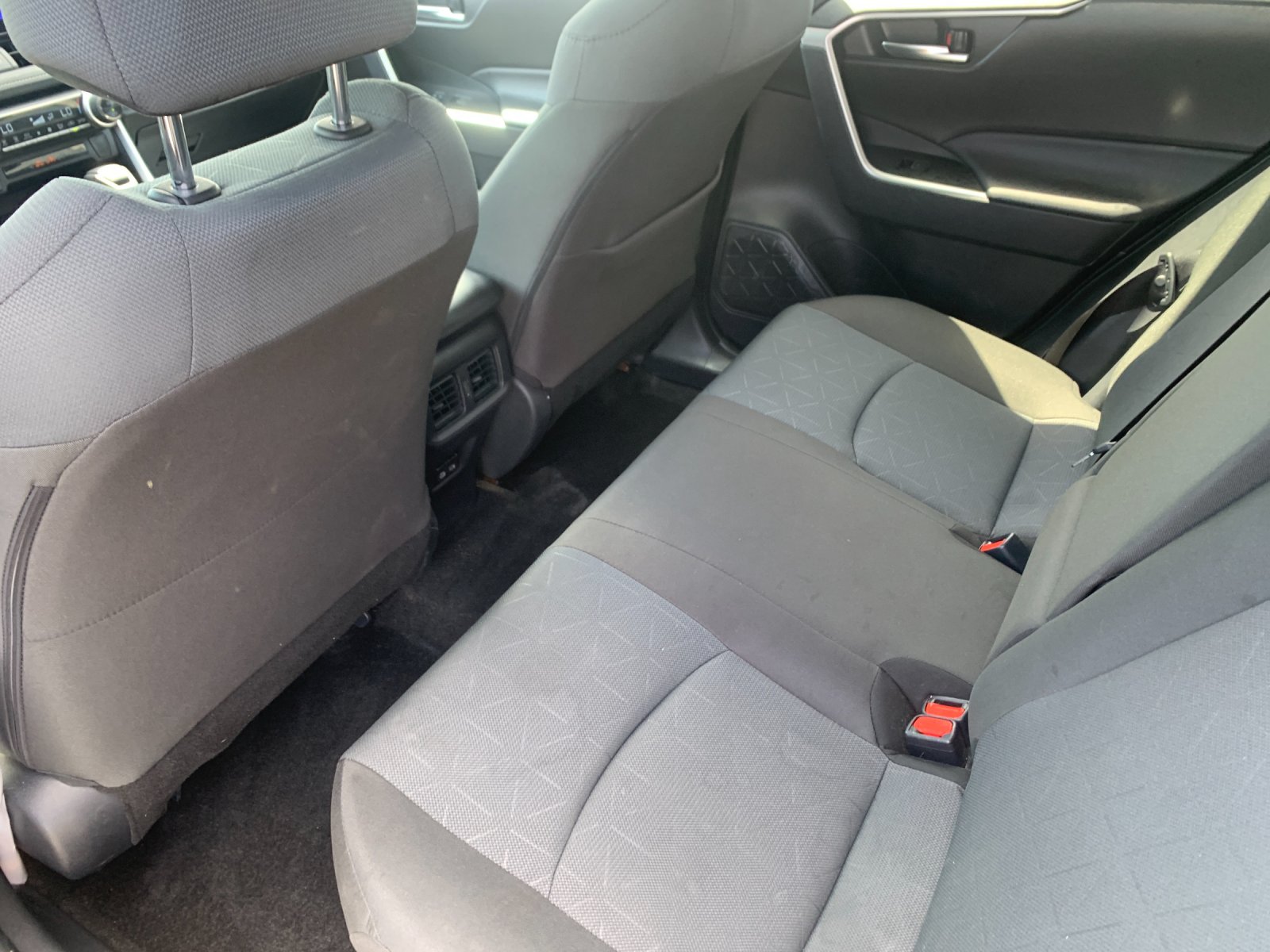 2025 Toyota RAV4 XLE - Photo 14