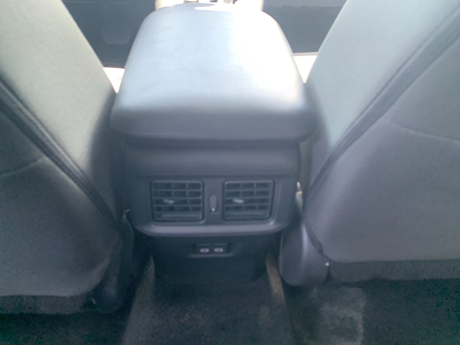 2025 Toyota RAV4 XLE - Photo 15