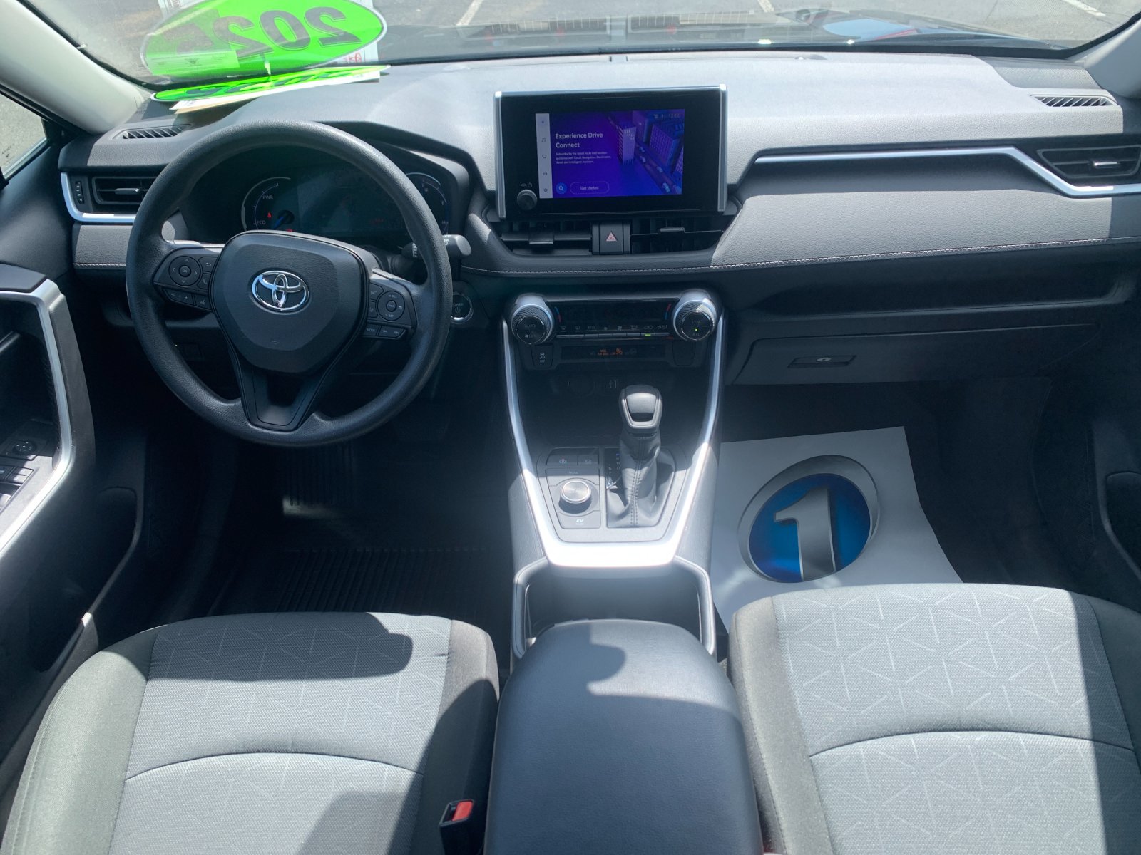 2025 Toyota RAV4 XLE - Photo 16