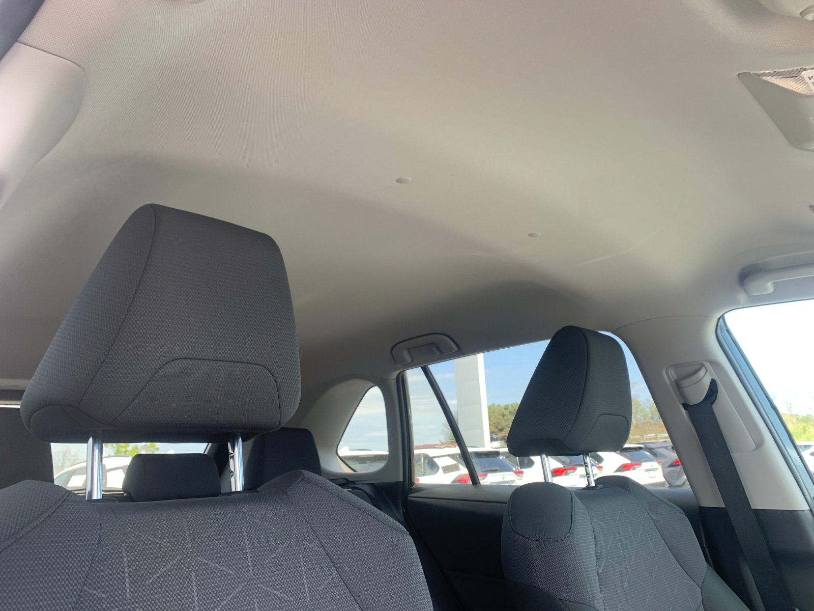 2025 Toyota RAV4 XLE - Photo 19