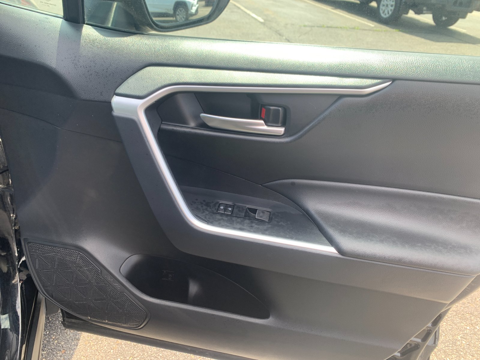 2025 Toyota RAV4 XLE - Photo 20