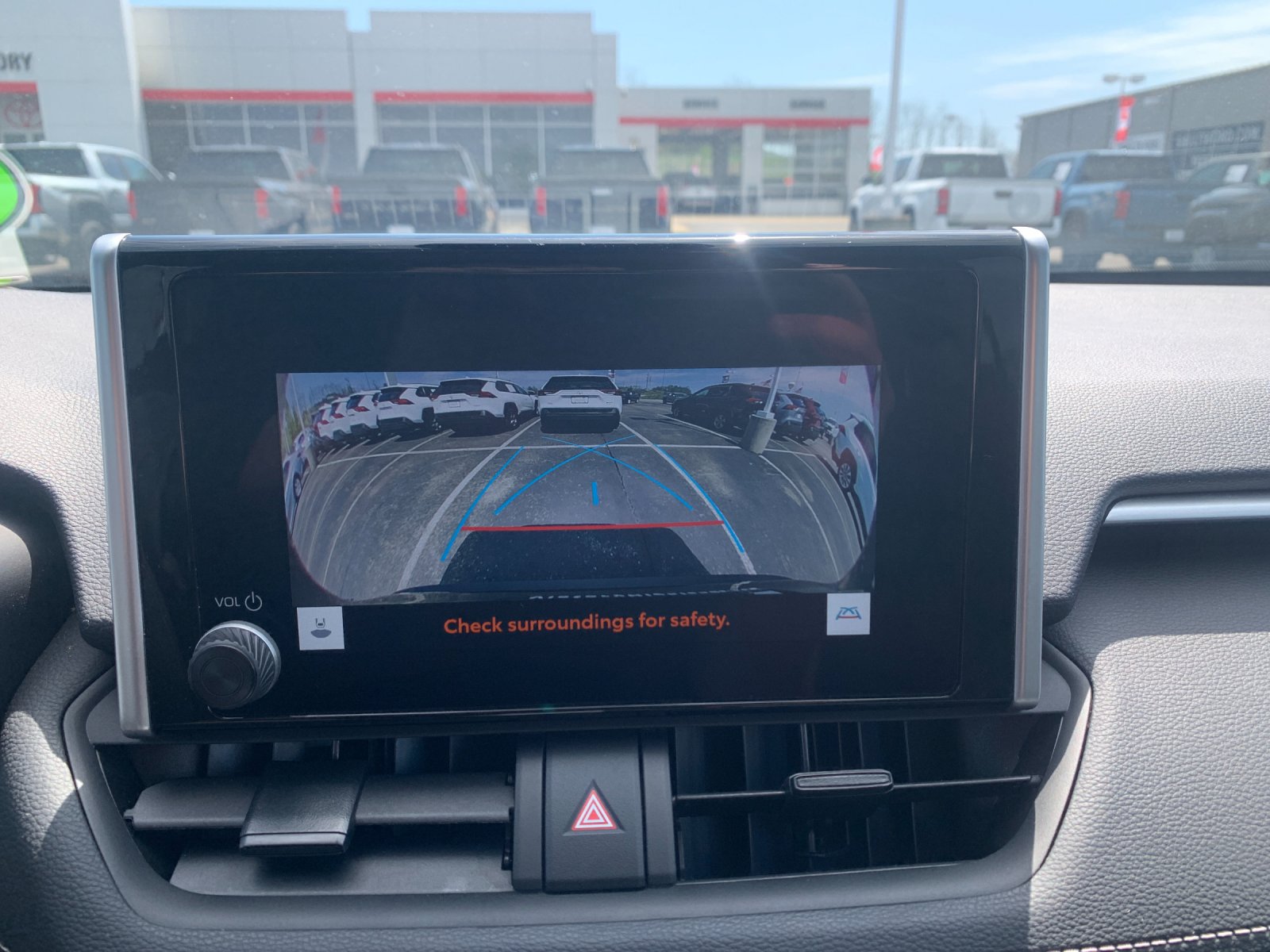 2025 Toyota RAV4 XLE - Photo 22