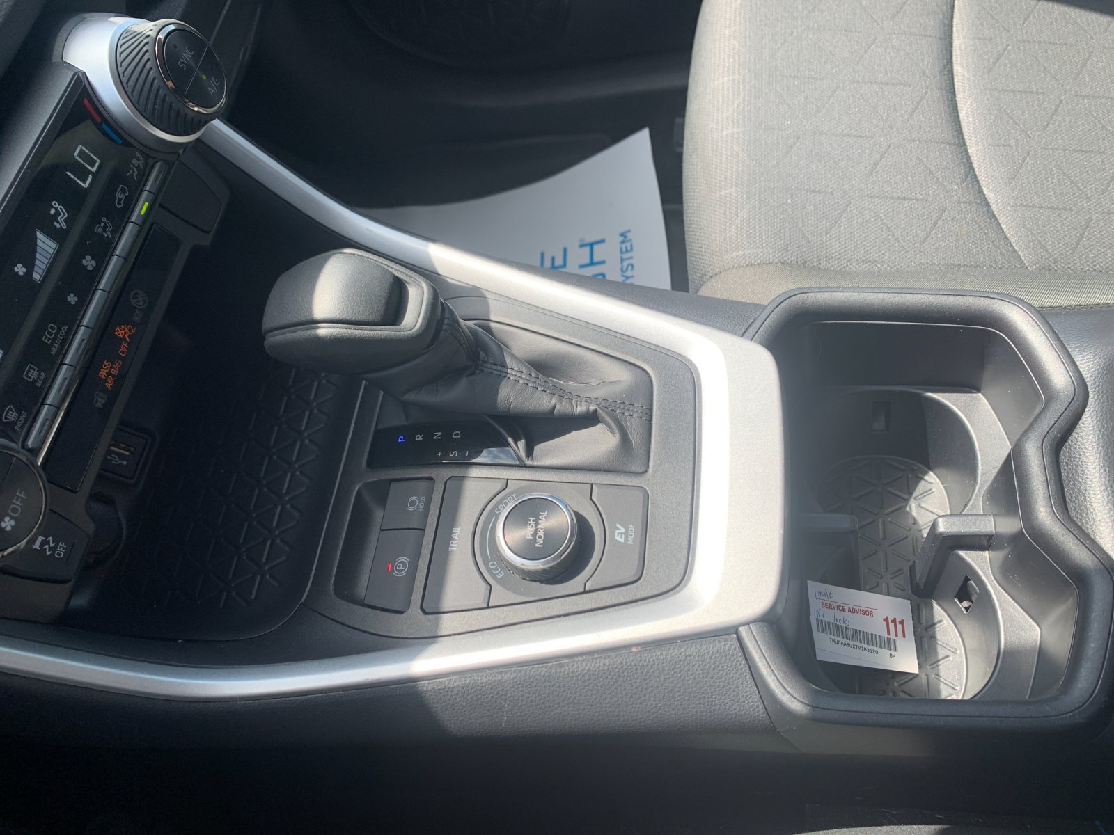 2025 Toyota RAV4 XLE - Photo 24