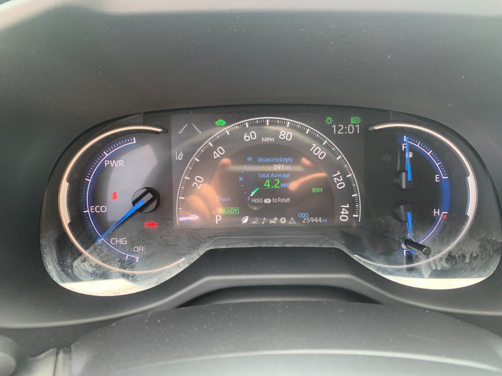 2025 Toyota RAV4 XLE - Photo 29