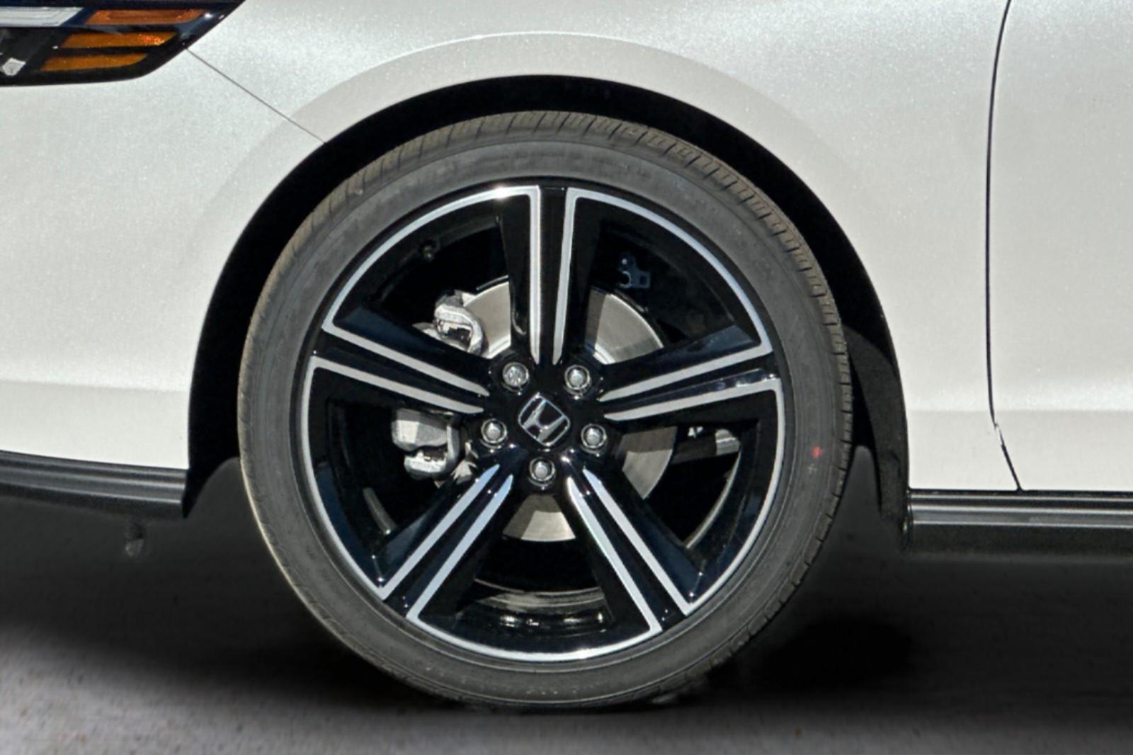 New 2026 Platinum White Pearl Honda SE image 30