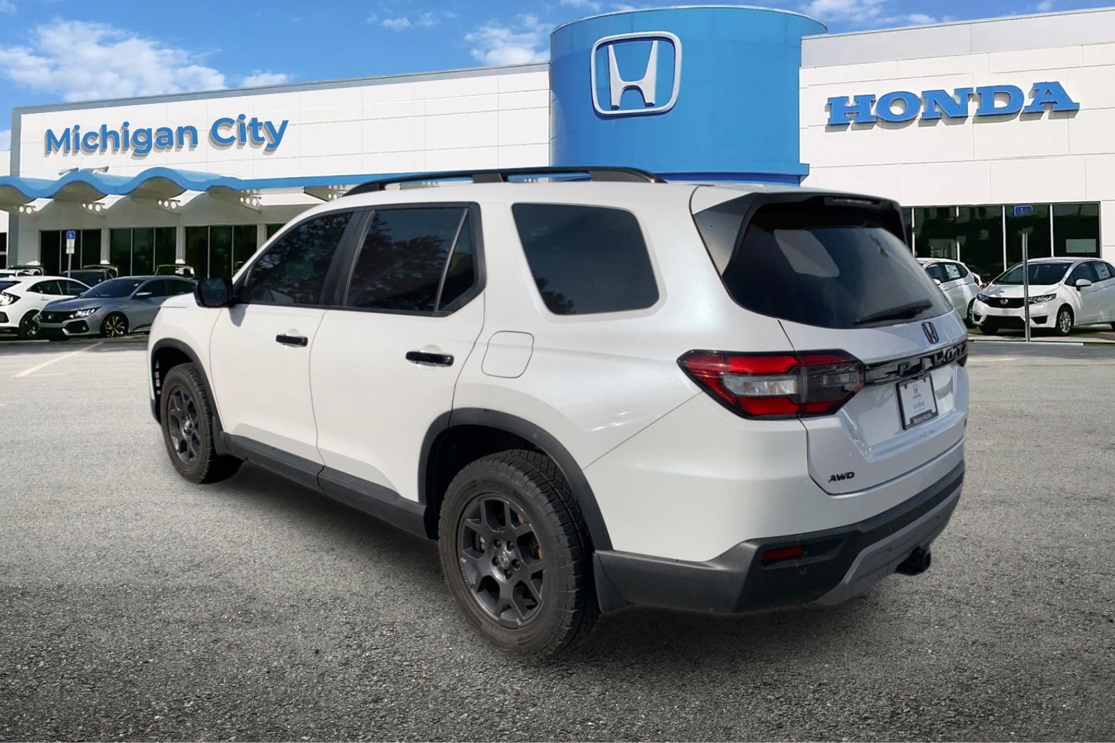 Certified Used 2025 Platinum White Pearl Honda TrailSport image 3