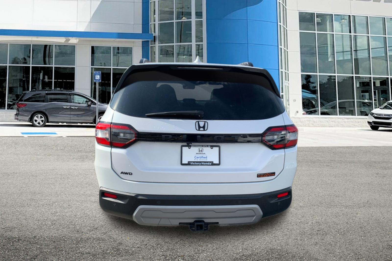 Certified Used 2025 Platinum White Pearl Honda TrailSport image 4