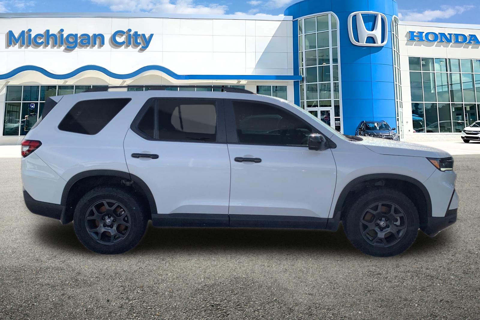 Certified Used 2025 Platinum White Pearl Honda TrailSport image 6