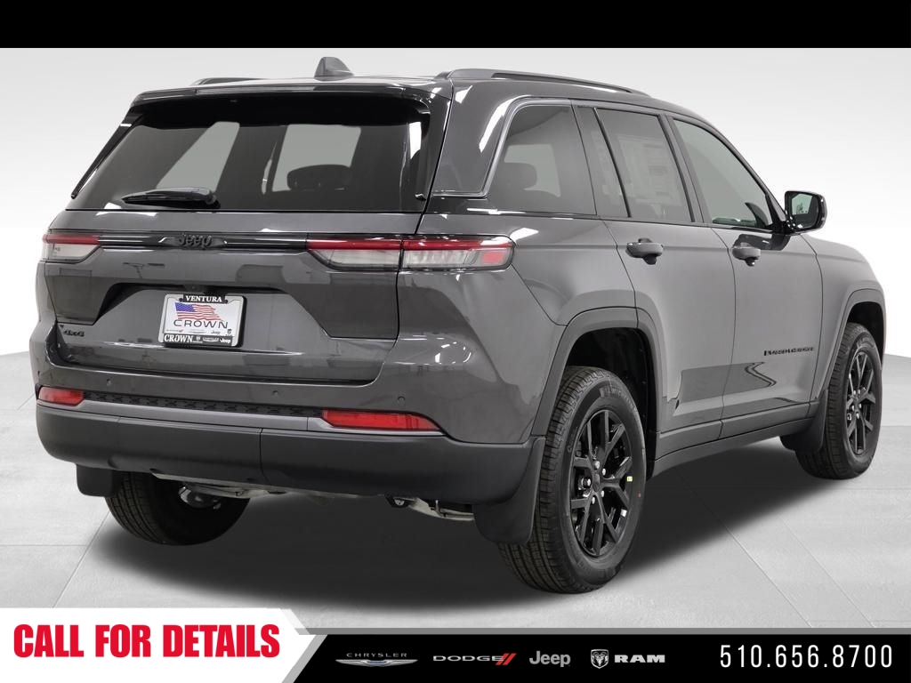 New 2026 Baltic Gray Metallic Clearcoat Jeep Altitude image 5