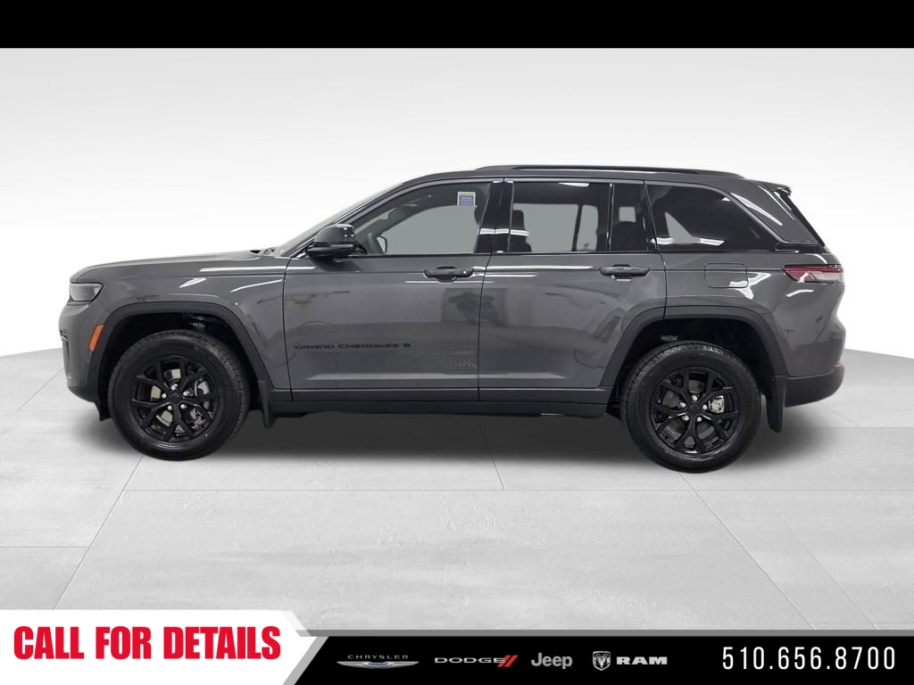 New 2026 Baltic Gray Metallic Clearcoat Jeep Altitude image 8