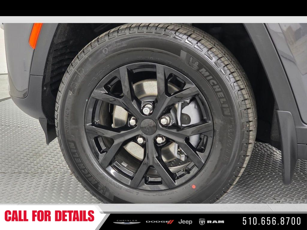 New 2026 Baltic Gray Metallic Clearcoat Jeep Altitude image 9