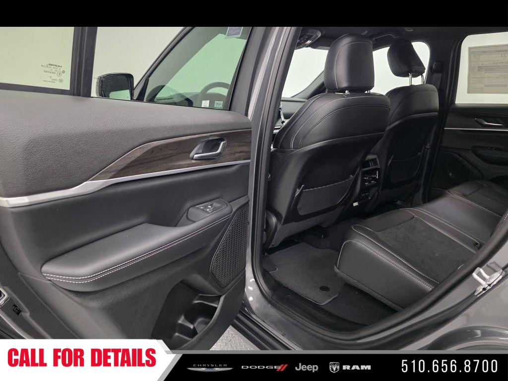 New 2026 Baltic Gray Metallic Clearcoat Jeep Altitude image 14