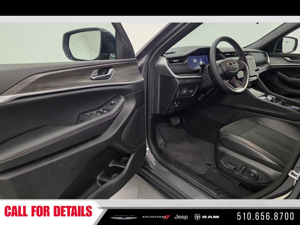 New 2026 Baltic Gray Metallic Clearcoat Jeep Altitude image 15