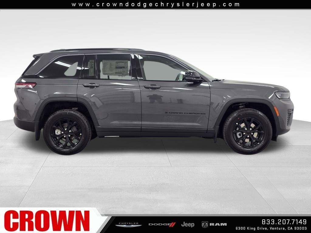 New 2026 Baltic Gray Metallic Clear-Coat Exterior Paint Jeep Altitude image 26