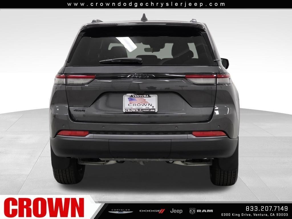 New 2026 Baltic Gray Metallic Clear-Coat Exterior Paint Jeep Altitude image 28