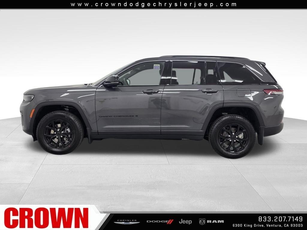 New 2026 Baltic Gray Metallic Clear-Coat Exterior Paint Jeep Altitude image 30
