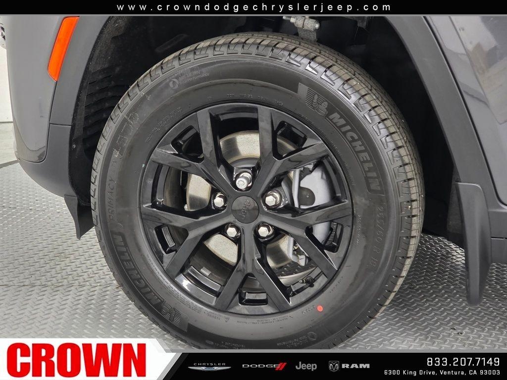 New 2026 Baltic Gray Metallic Clear-Coat Exterior Paint Jeep Altitude image 31