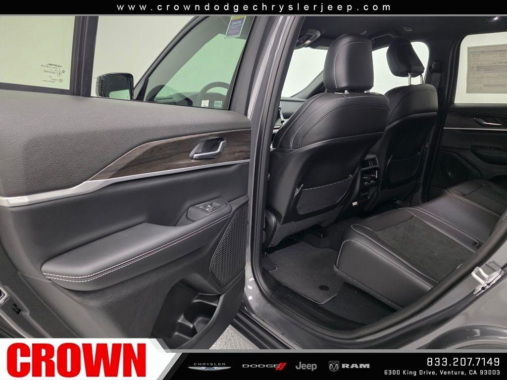 New 2026 Baltic Gray Metallic Clear-Coat Exterior Paint Jeep Altitude image 36