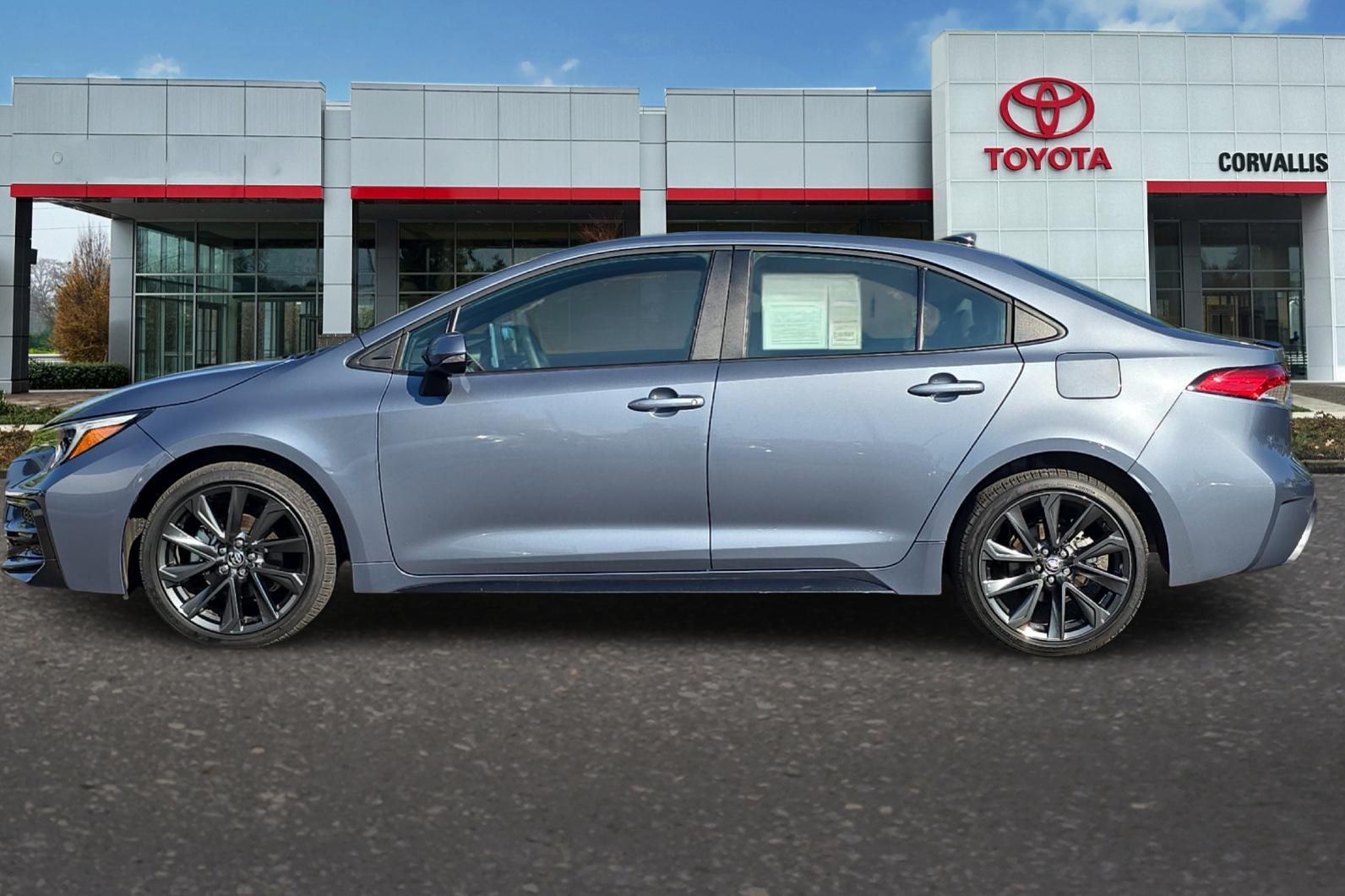 Used 2026 Celestite/Midnight Blk Me Toyota SE image 7