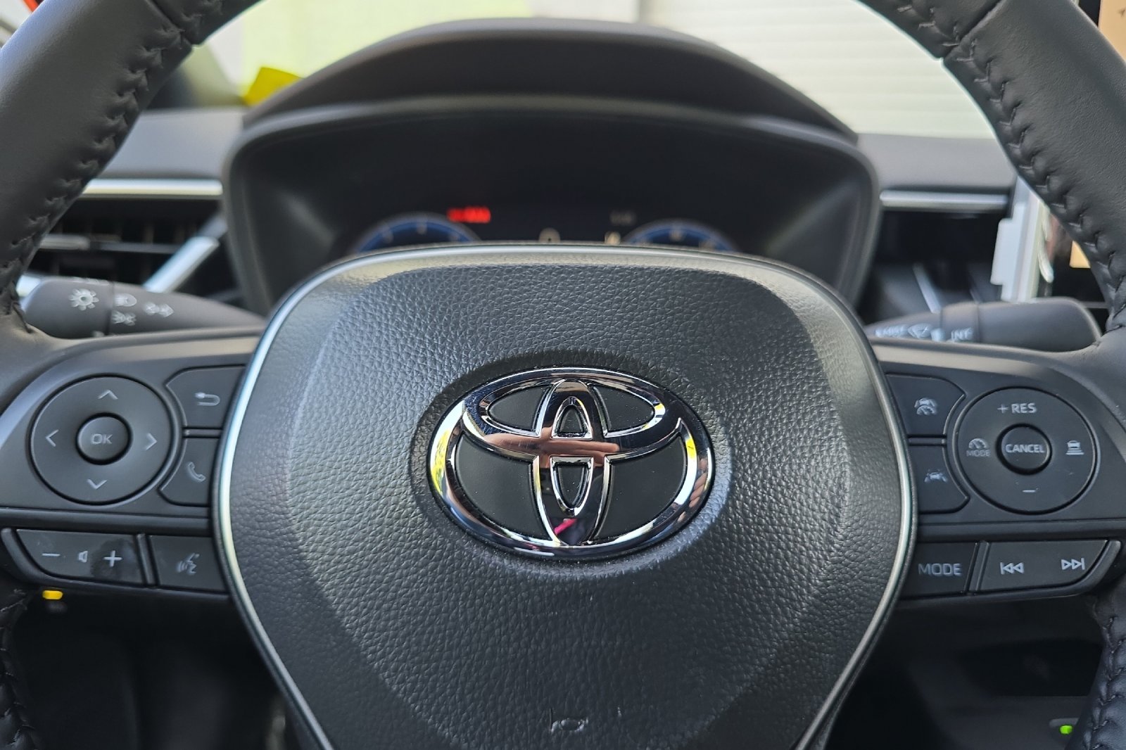 Used 2026 Celestite/Midnight Blk Me Toyota SE image 22