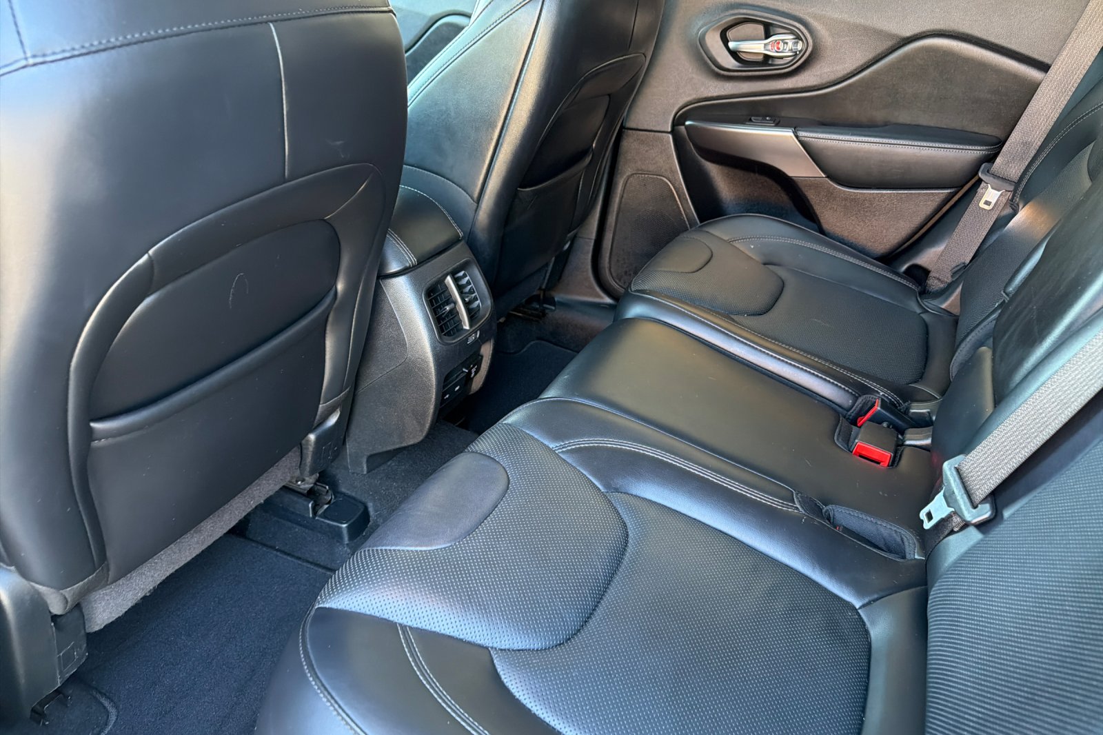 Used 2020 Gray Jeep Limited image 12