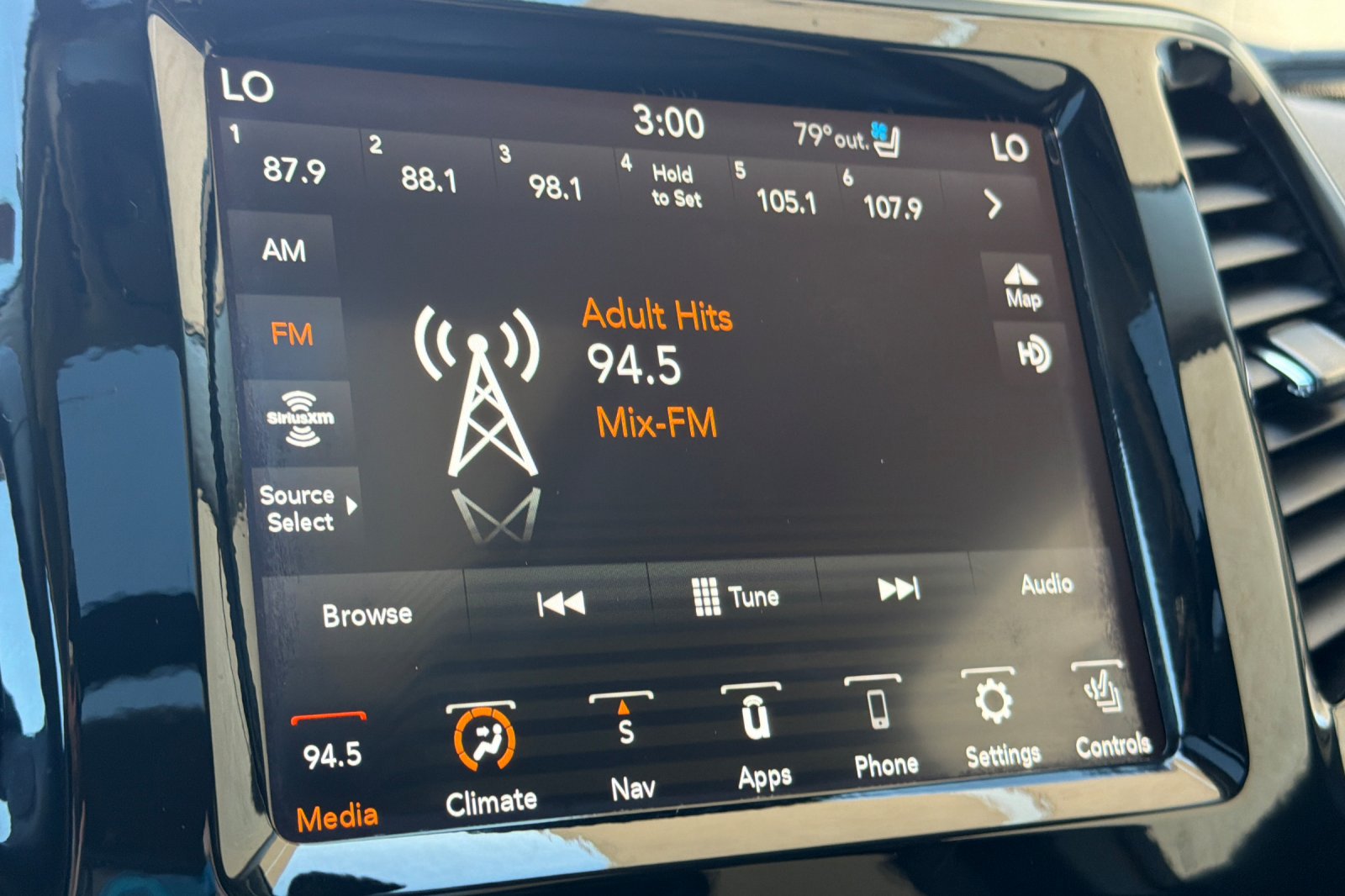 Used 2020 Gray Jeep Limited image 18