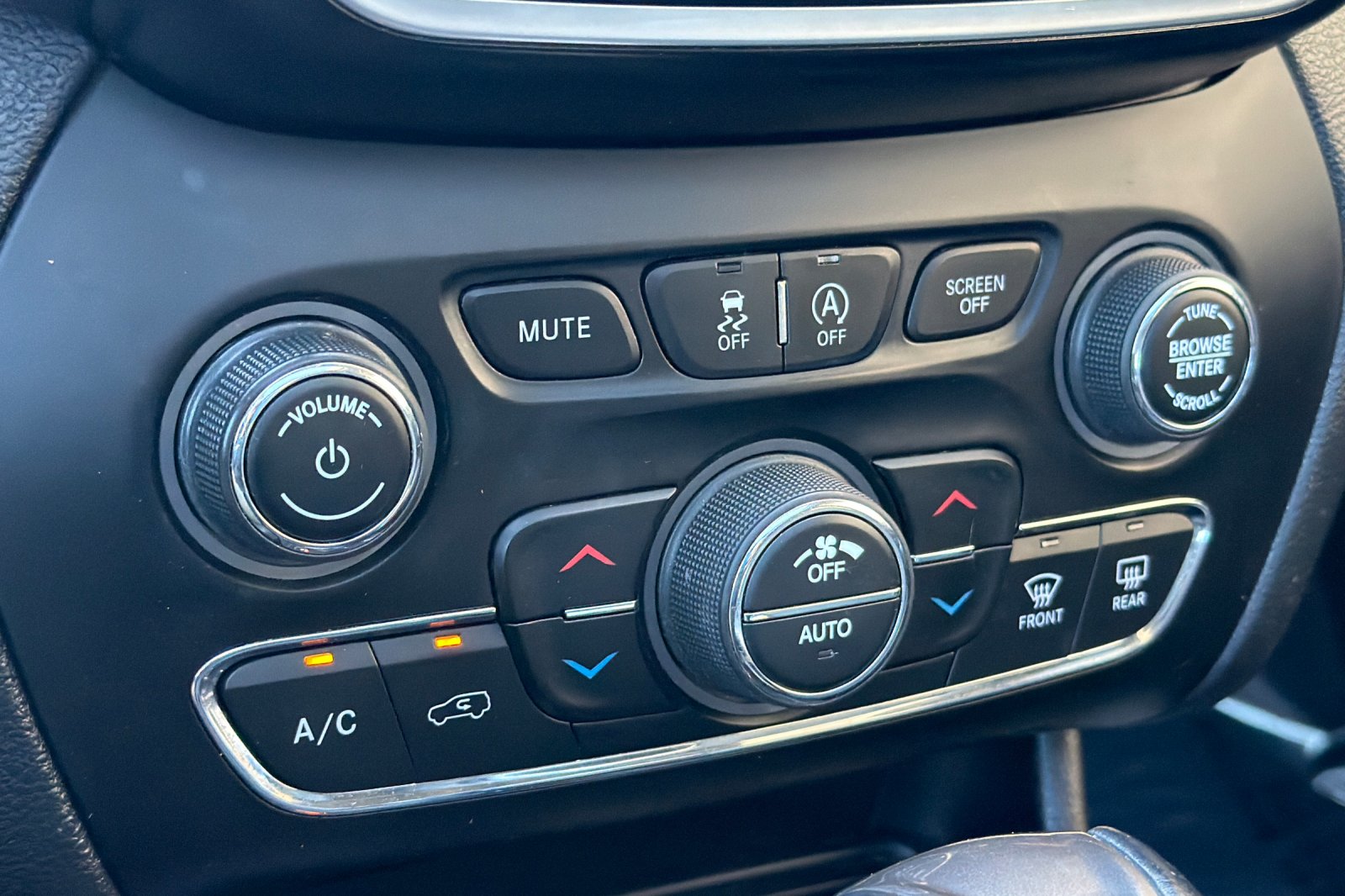 Used 2020 Gray Jeep Limited image 21
