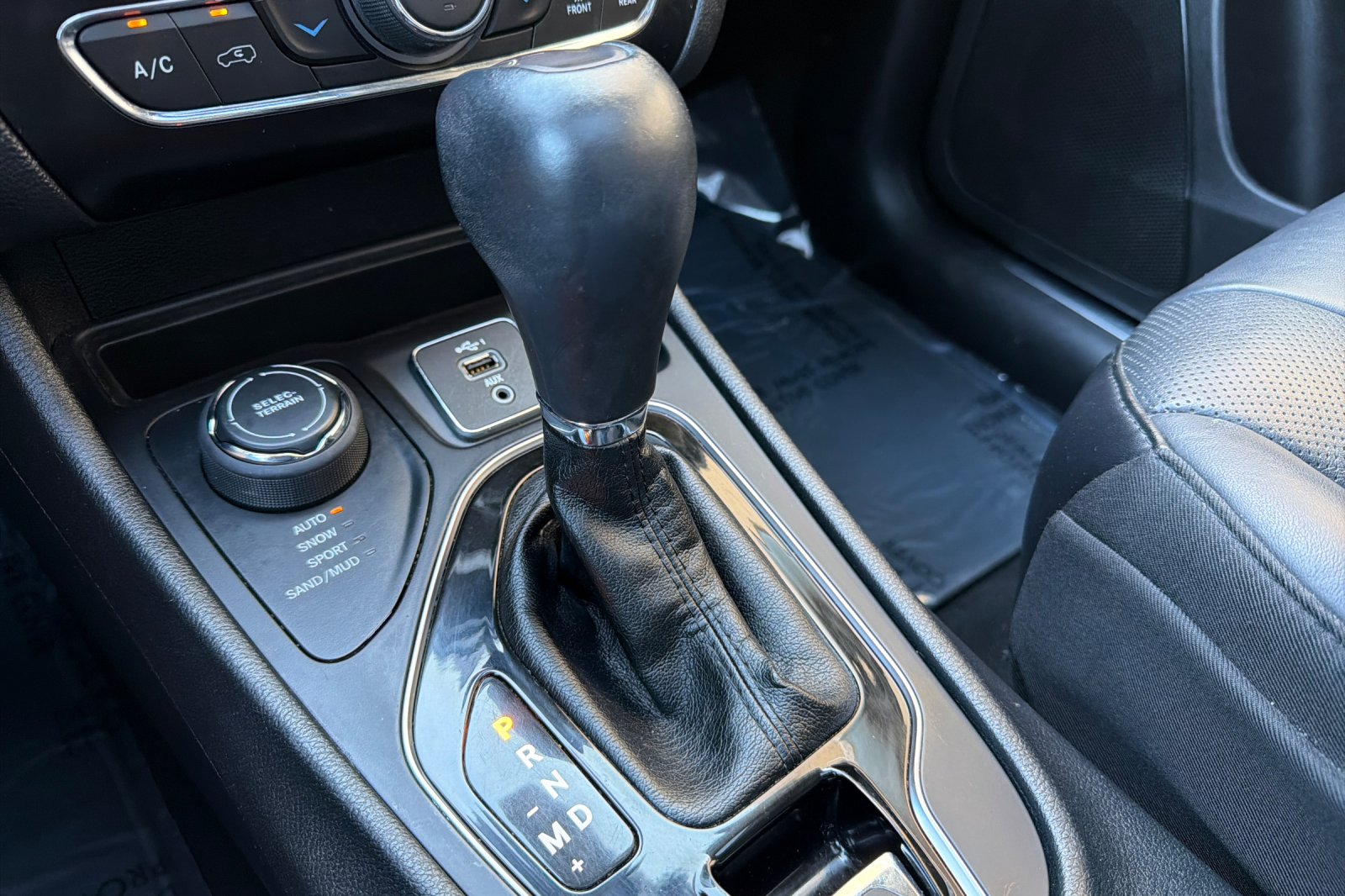 Used 2020 Gray Jeep Limited image 22