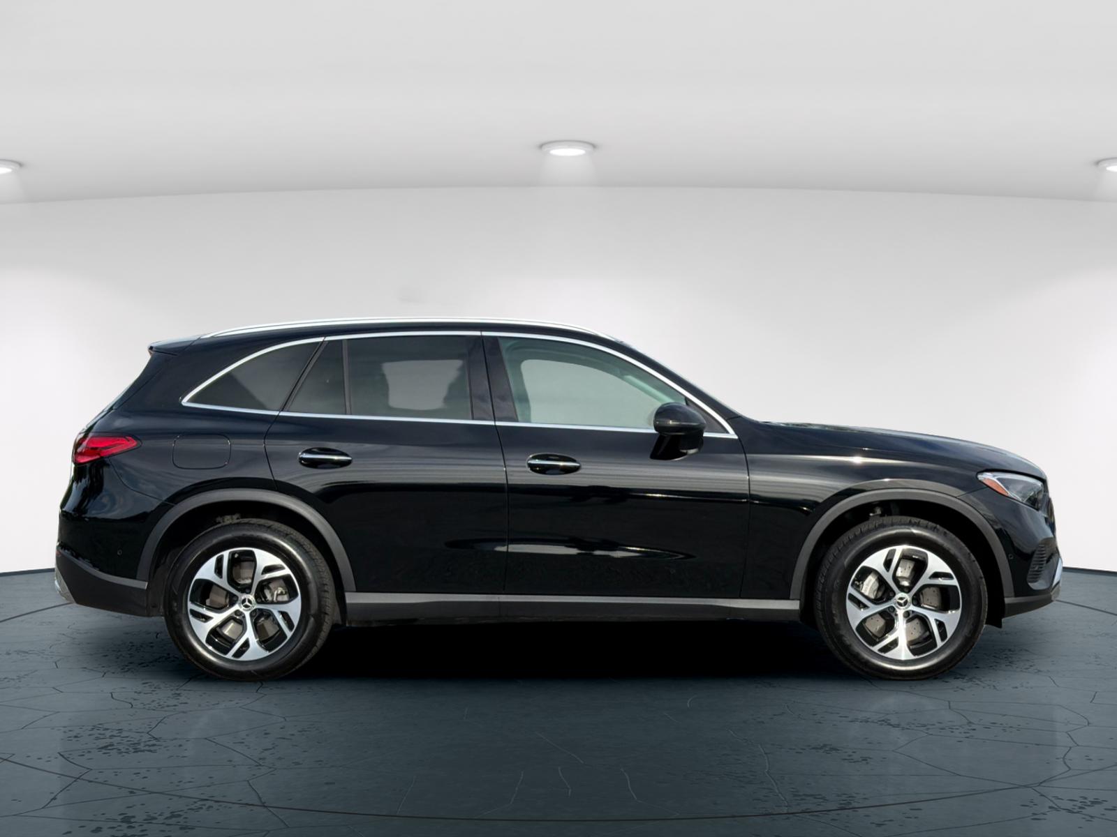 2025 Mercedes-Benz GLC Base - Photo 8
