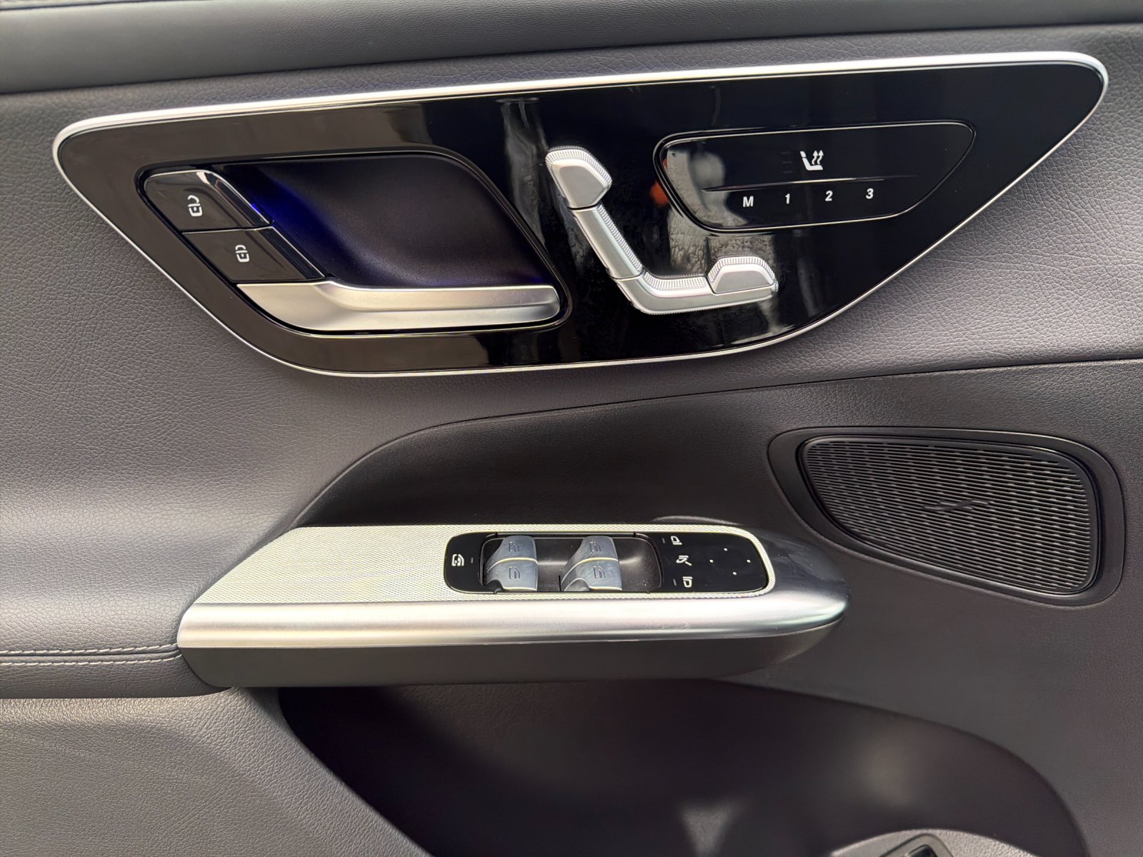 2025 Mercedes-Benz GLC Base - Photo 13